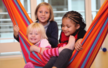 Bild von Kindern in der Hängematte