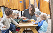 Essen an der Kletterburg Kita Kleine Knöpfe