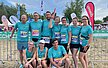 Glückliche Laufgruppe bei der Firmenstaffel