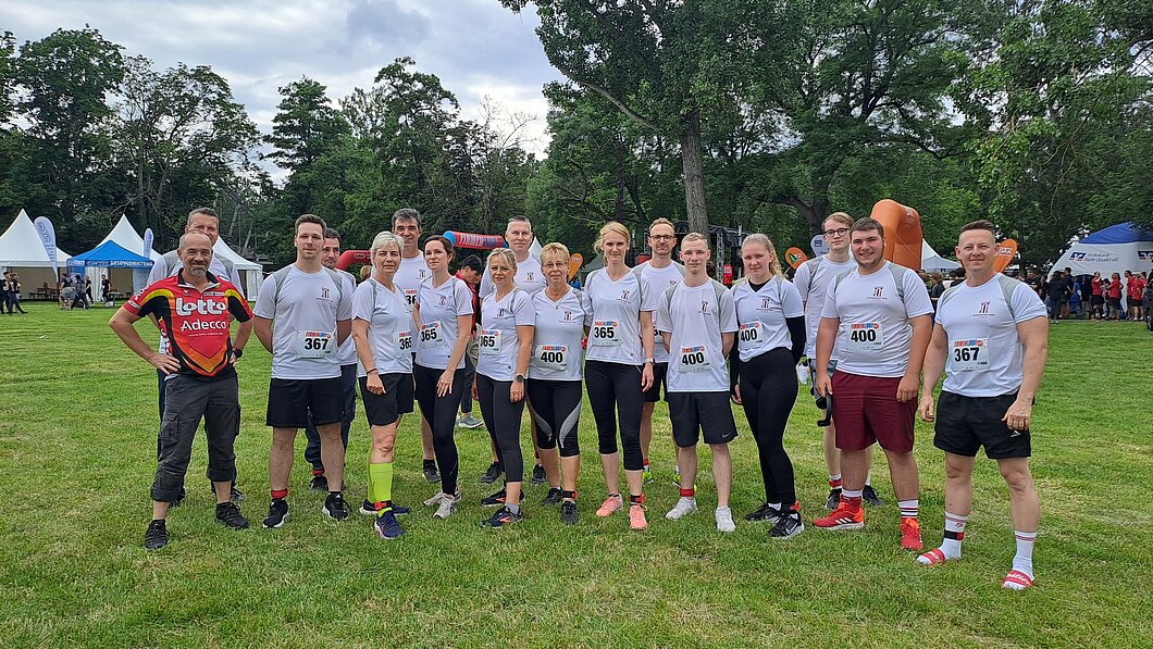 Gruppe von Läufern beim Firmenlauf
