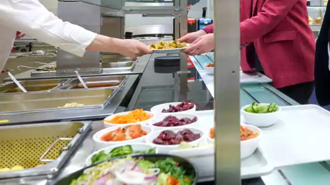 Ausgabe in der Uni-Mensa des Studierendenwerks Bremen