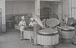 schwarzweiß Foto von der alten Mensa, so sah die Küche in der Mensa vor über 70 Jahren aus